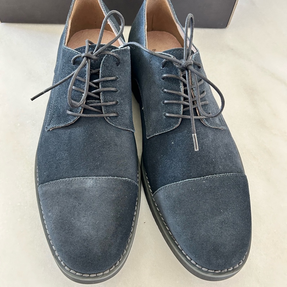 Banana republic navy blue suede shoes
Men’s - Picture 7 of 7